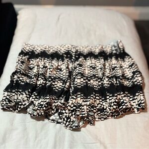 New York & Company Black and White Patterned Skort
